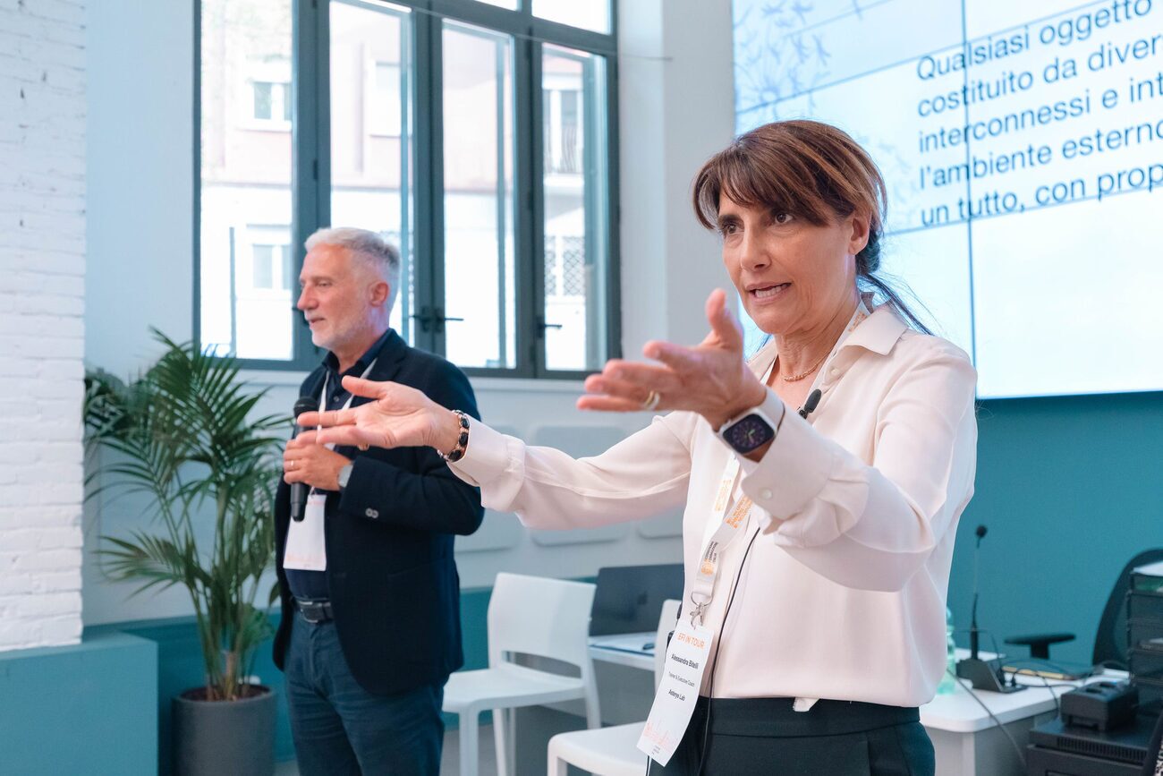 Trainer Asterys Lab durante un intervento dal vivo